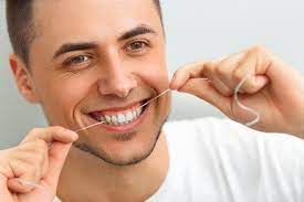 3 فایده نخ دندان کشیدن که همه باید بدانند